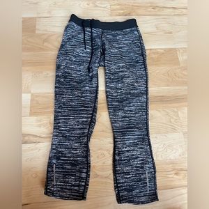 NIKE CAPRI LEGGINGS SIZE S